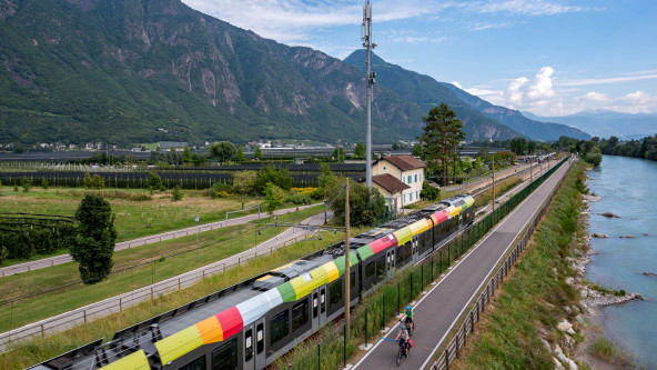 Linea Merano Bolzano treno ferrovia