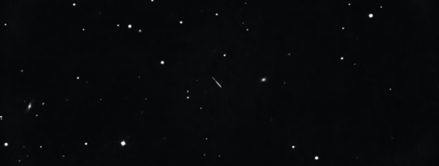 Aufnahme des Asteroiden (6212) Franzthaler (helle Spur in der Mitte des Bildes), beobachtet von der Sternwarte Max Valier in Gummer am 20. Oktober 2017. (Quelle: Verein Amateurastronomen Max Valier, Gummer
