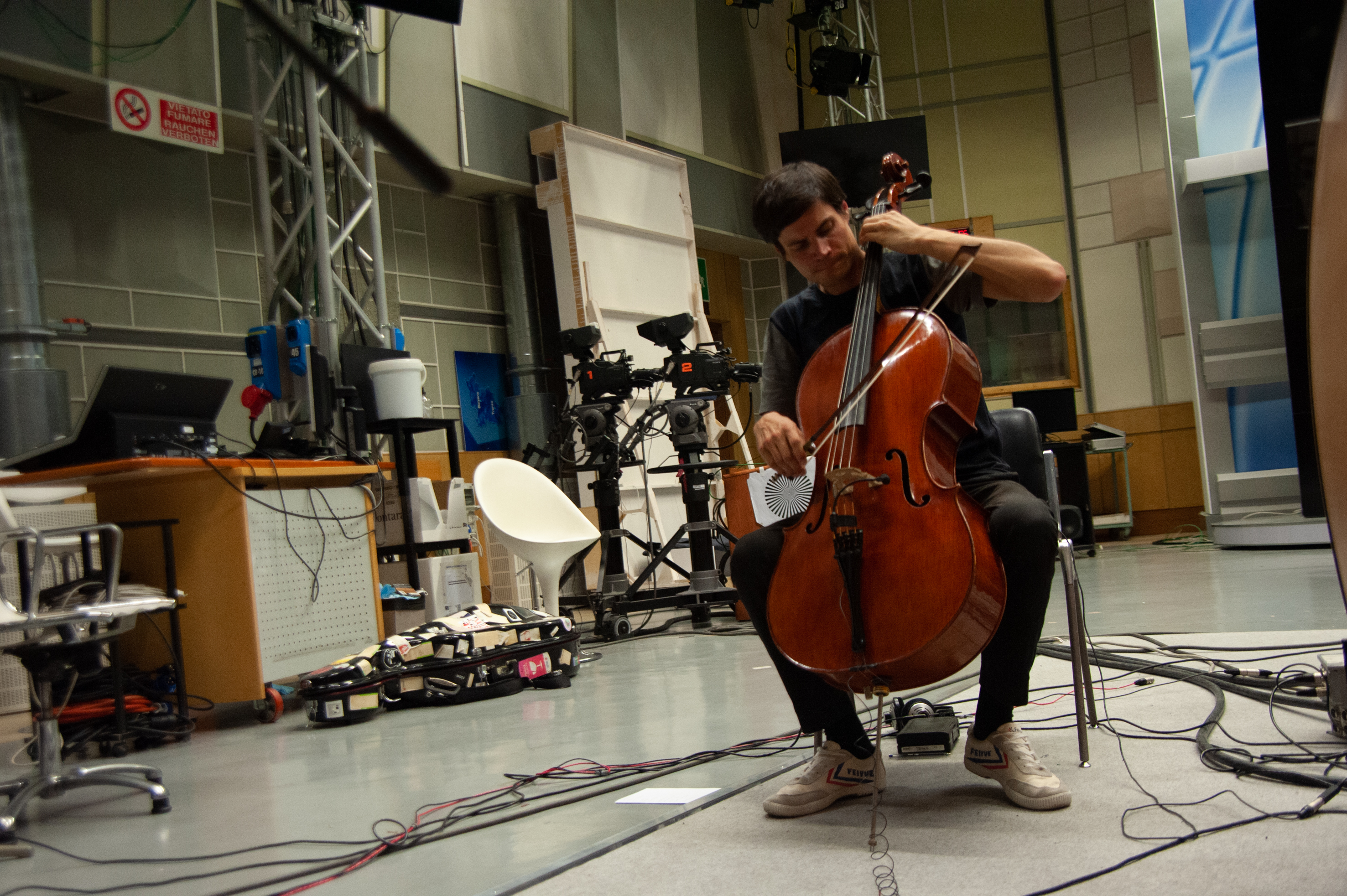 Lukas Lauermann (Cello) - Donauwellenreiter live im Auditorium der RAI Südtirol (24. Juni 2021).