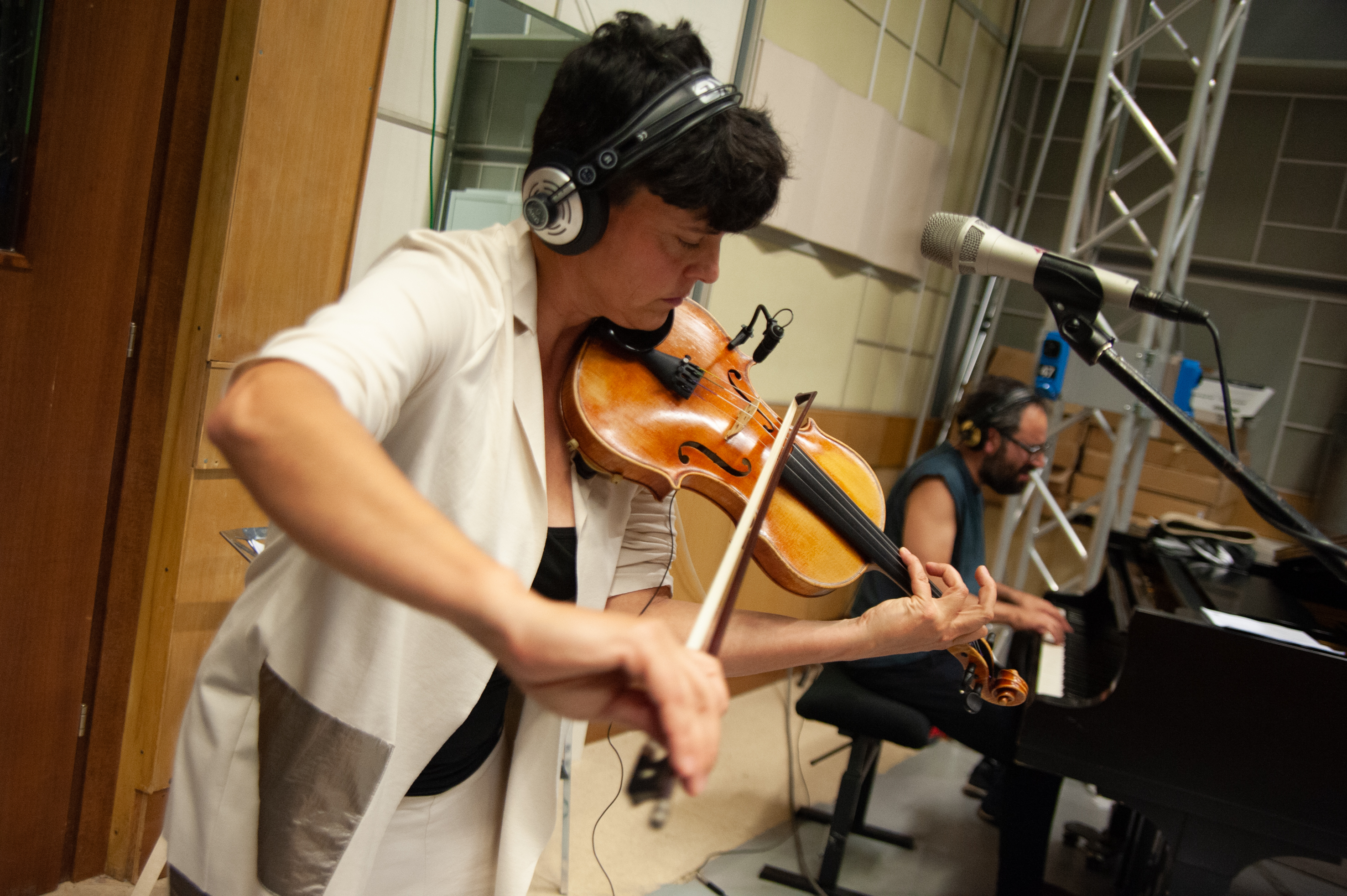 Maria Craffonara (Violine) und Thom Castañeda (Klavier) - Donauwellenreiter live im Auditorium der RAI Südtirol (24. Juni 2021).