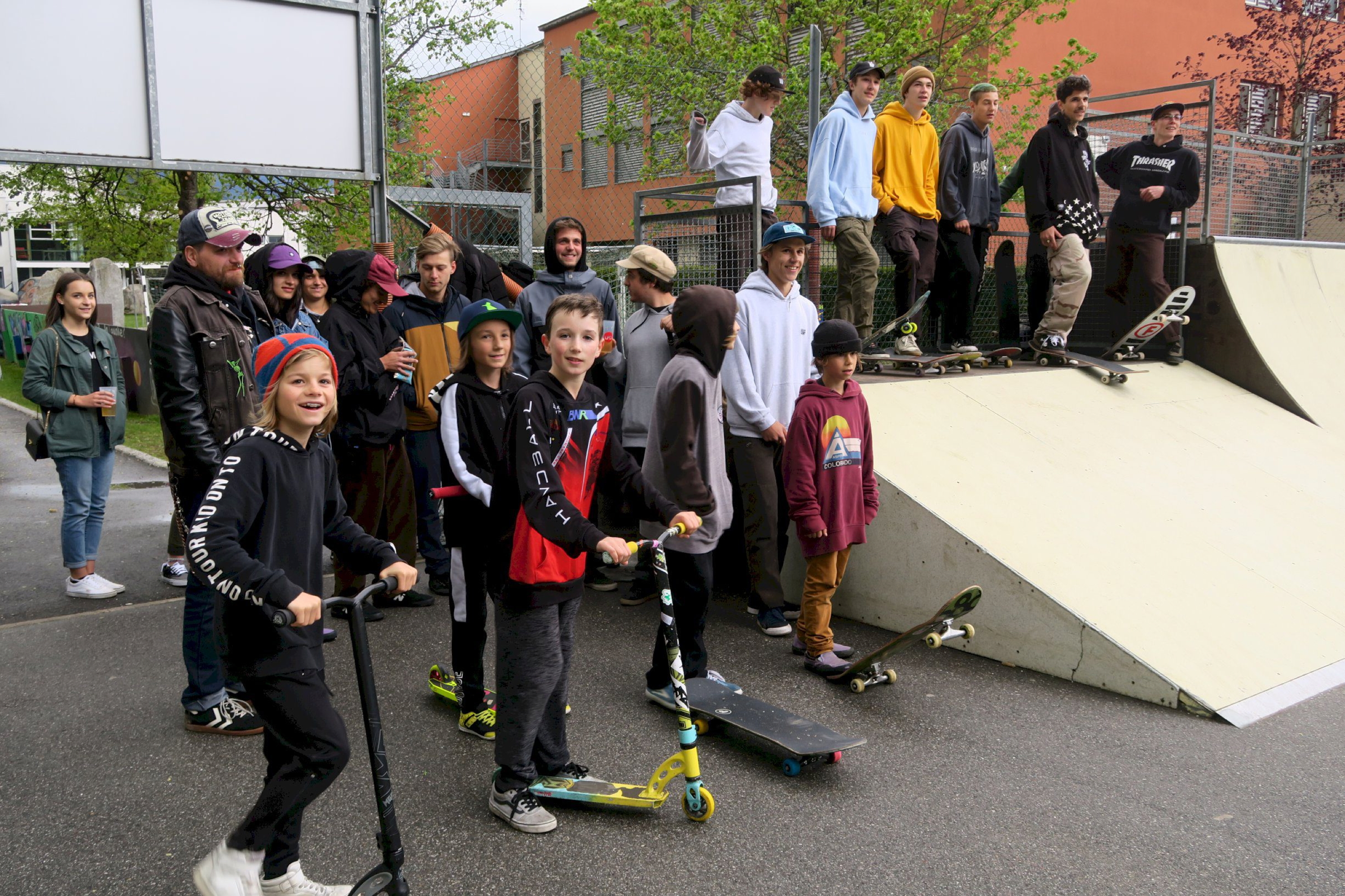 Der Skateboard-Contest am Nachmittag: Der Nachwuchs kann sich dabei von den Tricks der Profis inspirieren lassen.