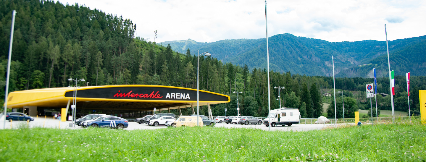 Das neue Eisstadion in Bruneck wurde als Multifunktionshalle geplant: An diesem Wochenende wird sich zeigen, ob sie sich auch für Festivals wie „Music Made In Southtyrol“ eignet.