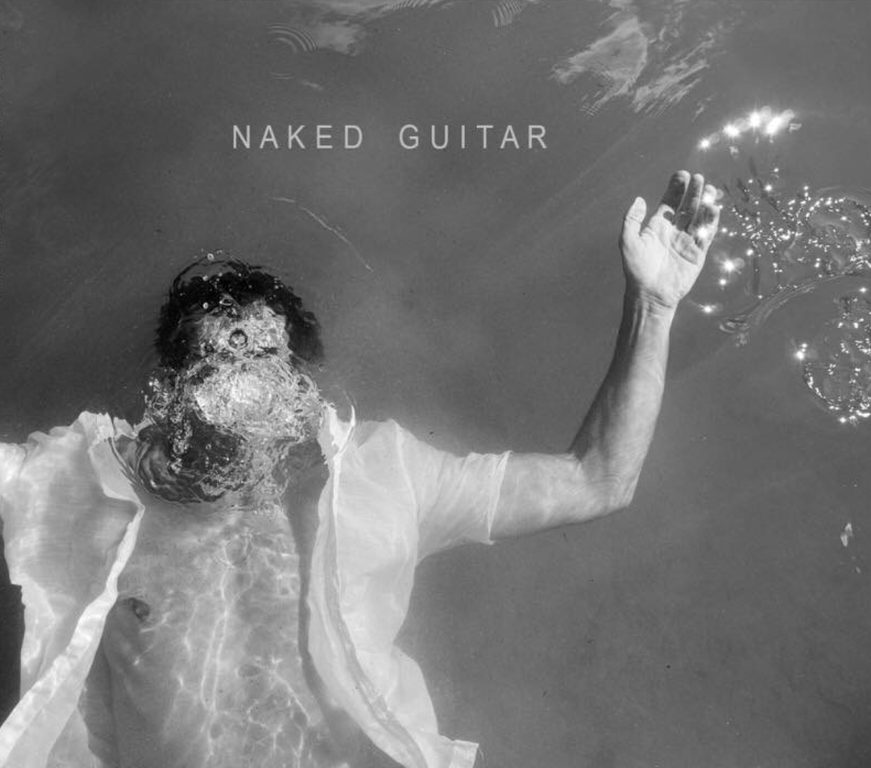 Zeigt die Vielfältigkeit des Fingerstyle: „Naked Guitar”, das erste Solo-Album von Markus Olsacher.