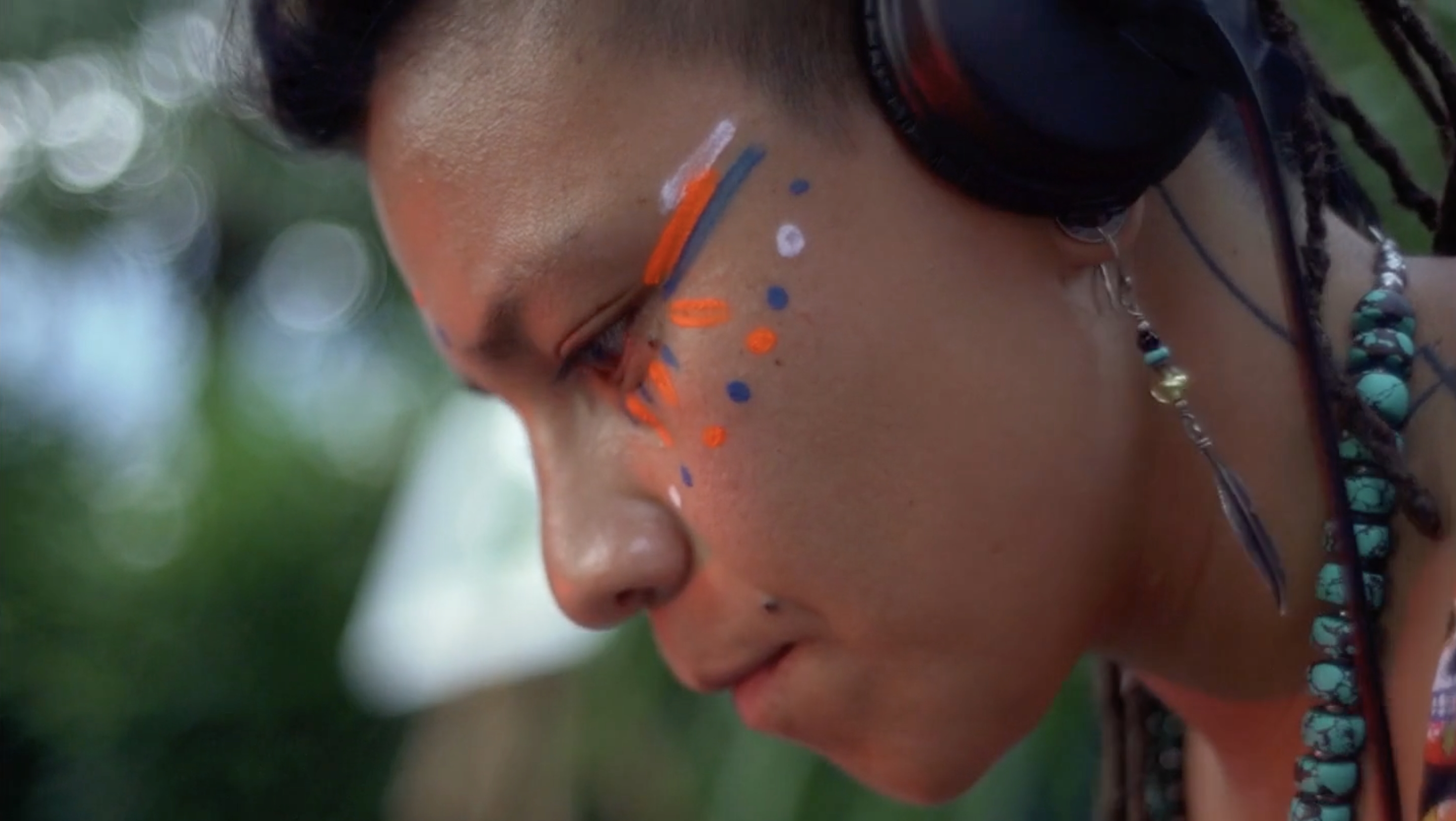 mixing_in_the_jungle_lady_six_skyb.jpg