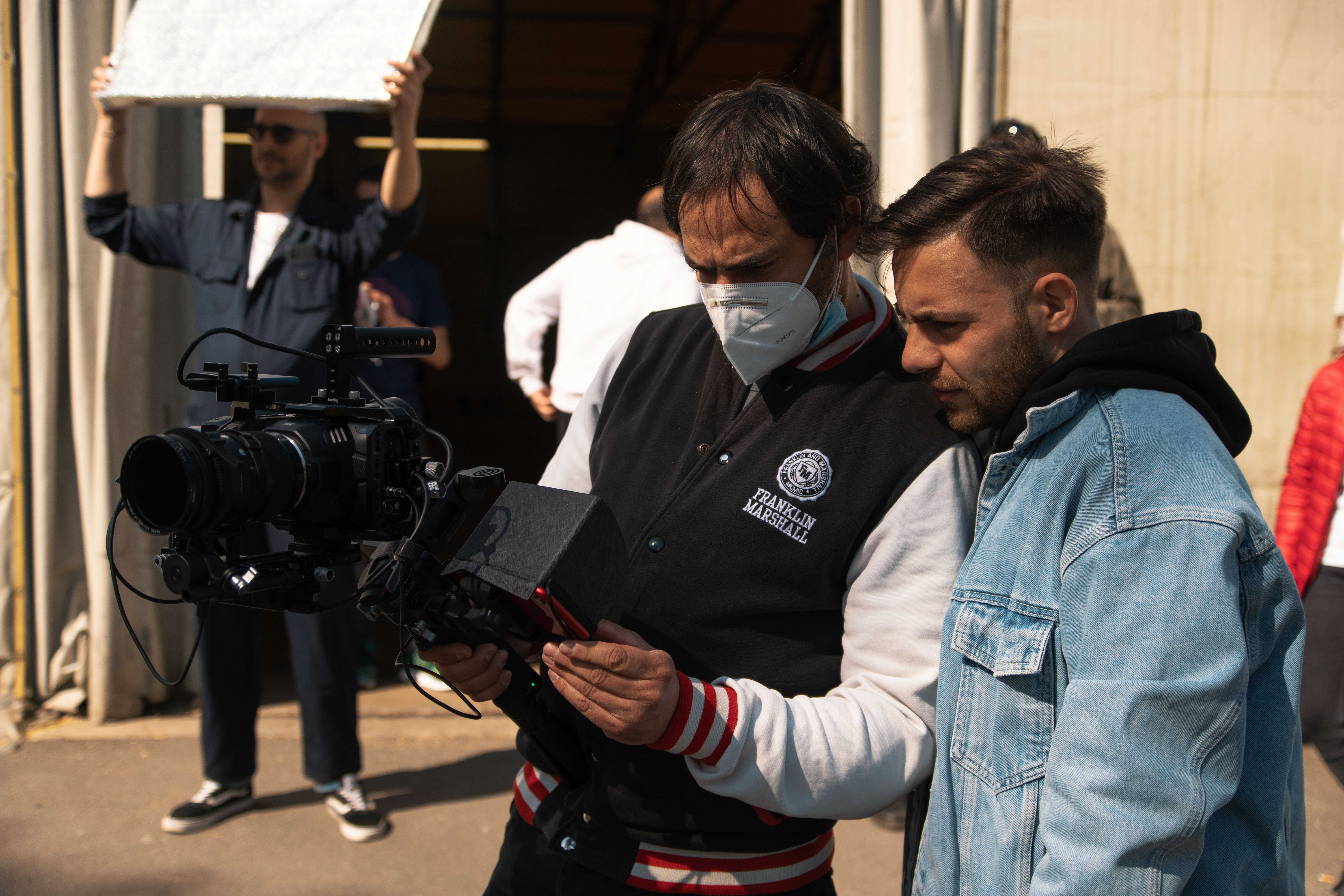 Il regista Claudio Zagarini e Nardo Dee durante le riprese per “Birrette Possetrack III“