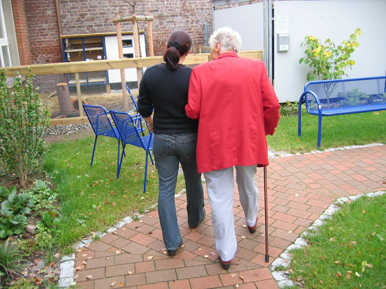 Pflege Seniorenbetreuung.jpg