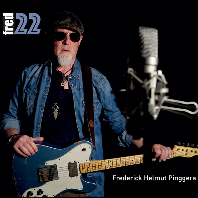 Stellt sein zweites Album morgen Abend live mit Band vor: Das Cover zu „Fred 22” von Frederick Helmuth Pinggera.