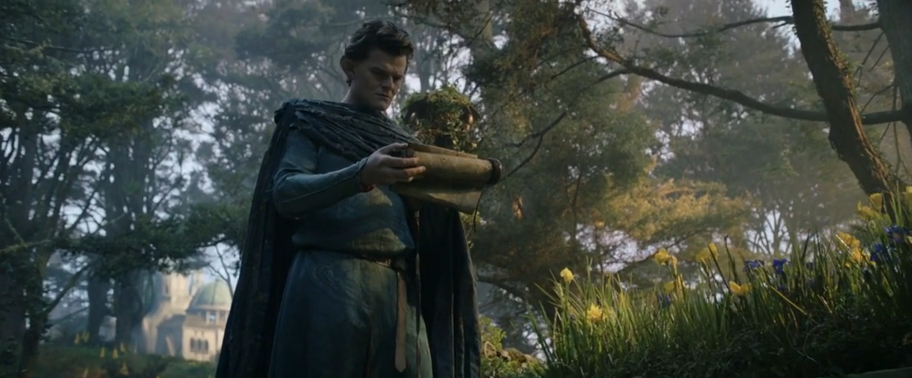 Ist es die Rolle oder ist des der Schauspieler? Elrond ist eine der zahlreichen Figuren, die mit fortschreitender Handlung immer besser werden.