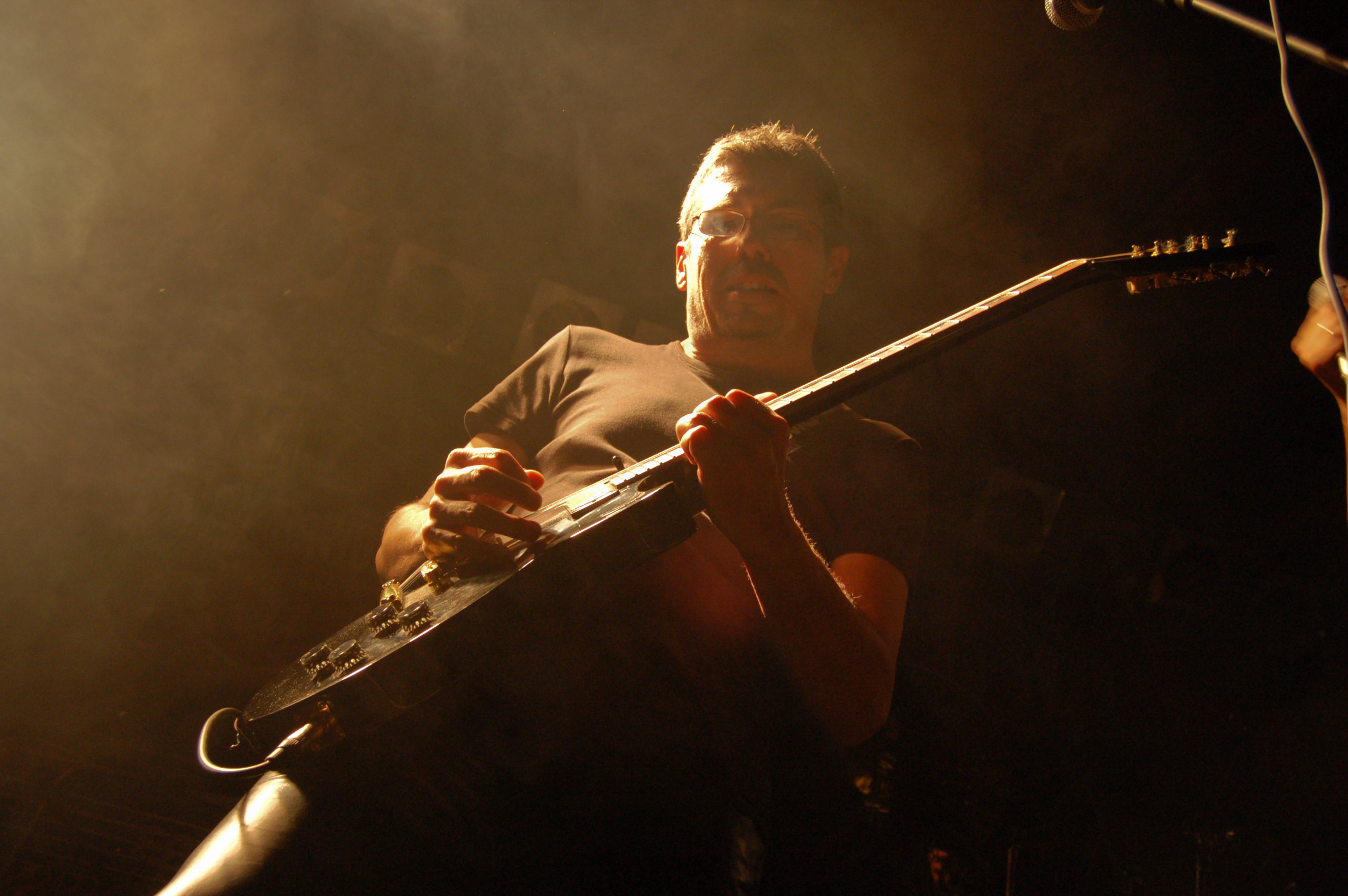 Assieme al cantante Claudio Pisoni sin dall inizio negli Skanners: Il chitarrista Fabio Tenca.