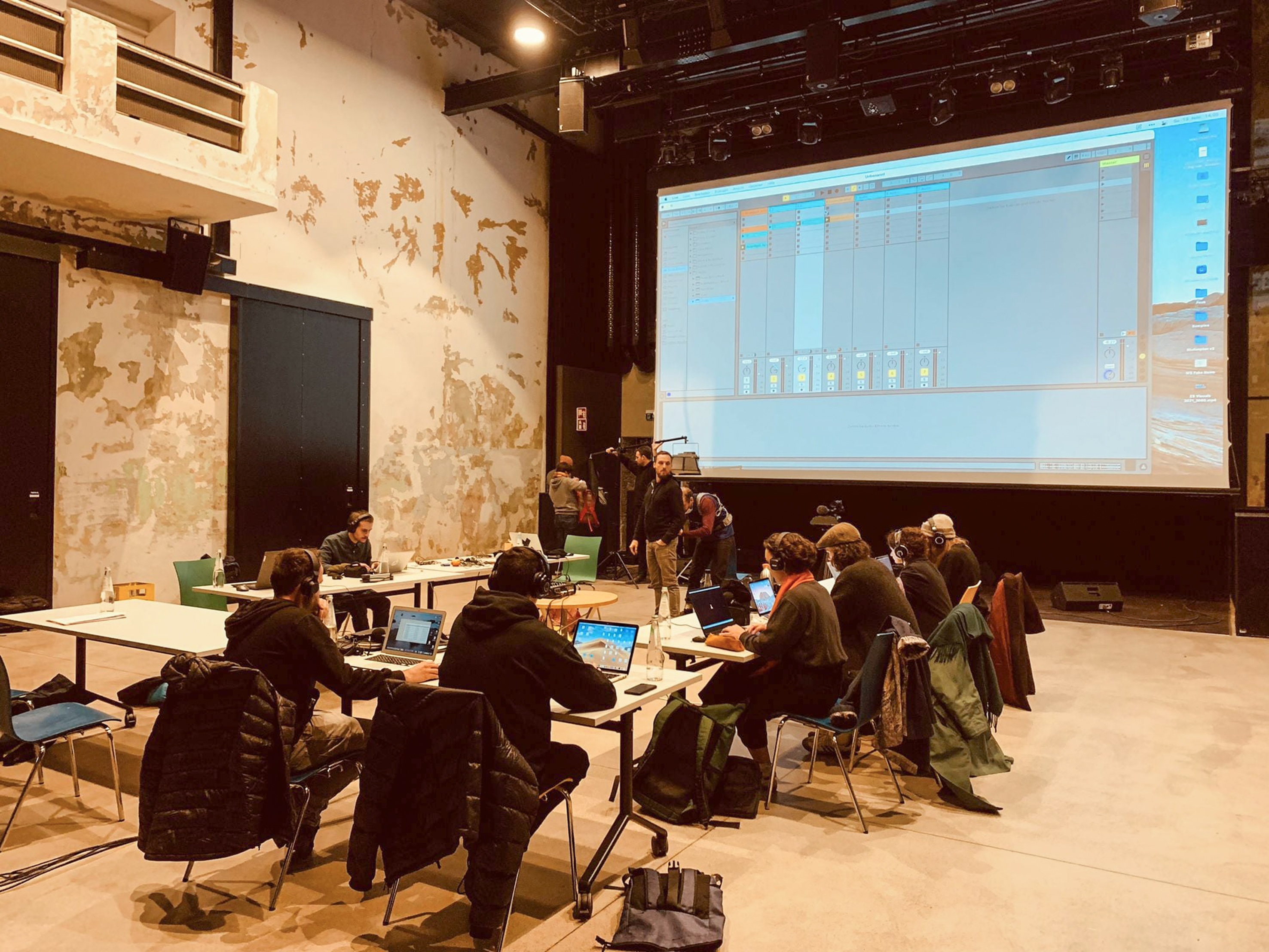 Werkzeuge und Wissen für kreative Musikerinnen und Musiker: Der Workshop zum Thema „Fieldrecording” fand im Oktober in der BASIS in Schlanders statt.