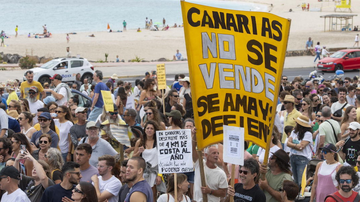 canarie protesta turismo di massa 