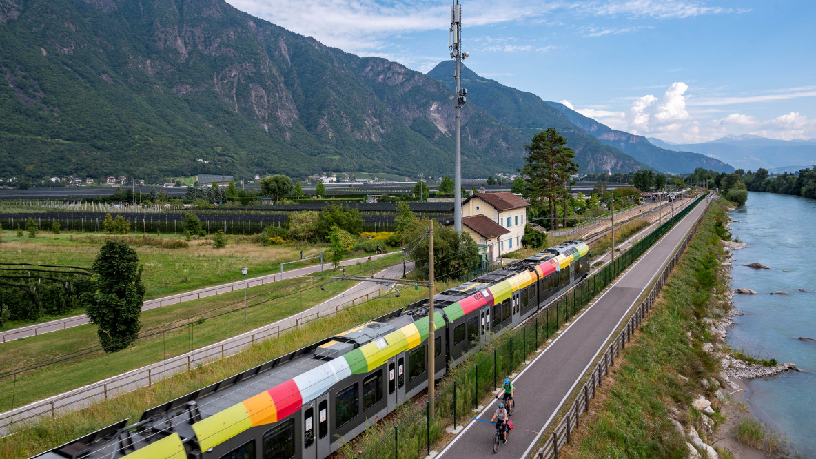 Linea Merano Bolzano treno ferrovia