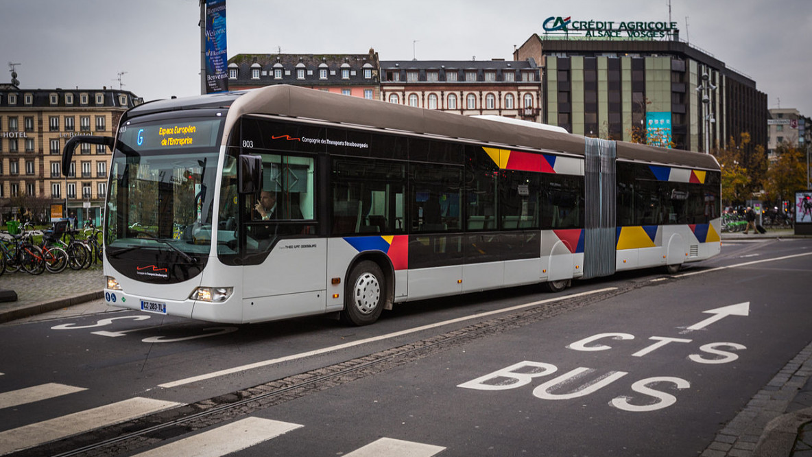 Un bus CNG della linea G BRT/BHNS a Strasburgo, 14 novembre 2013