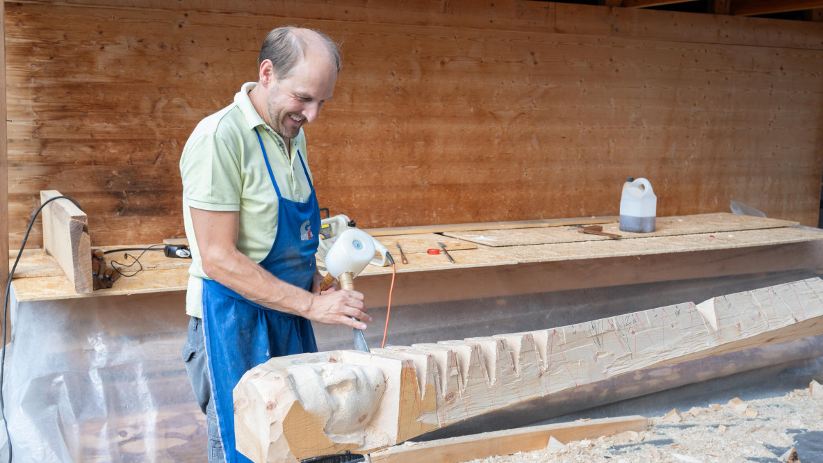 Holzbildhauerei