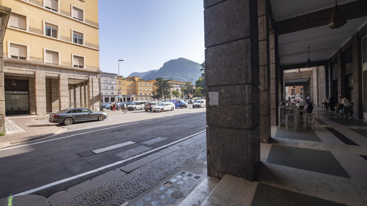 Siegesplatz, Piazza Vittoria