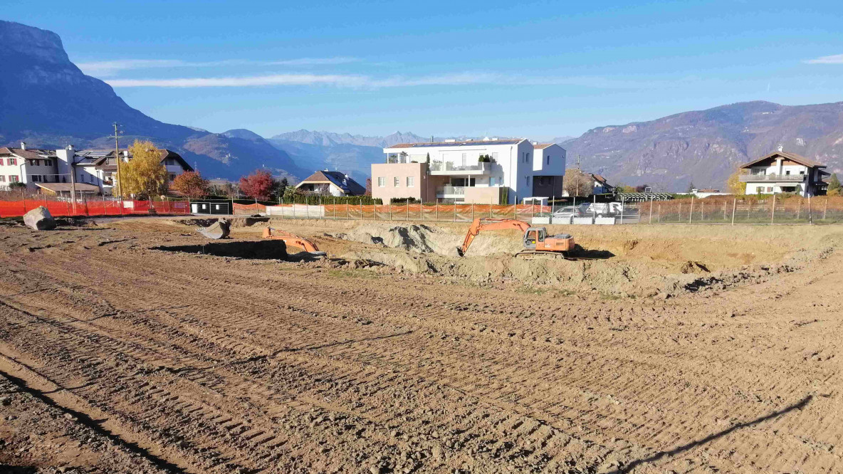 Hotel-Neubau mitten im Grünen bei Schreckbichl (November 2024)