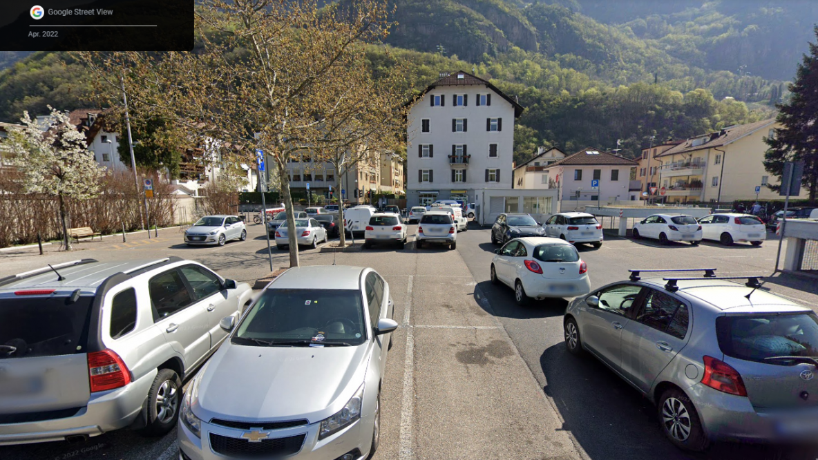 Nassirya Parkplatz in Bozen