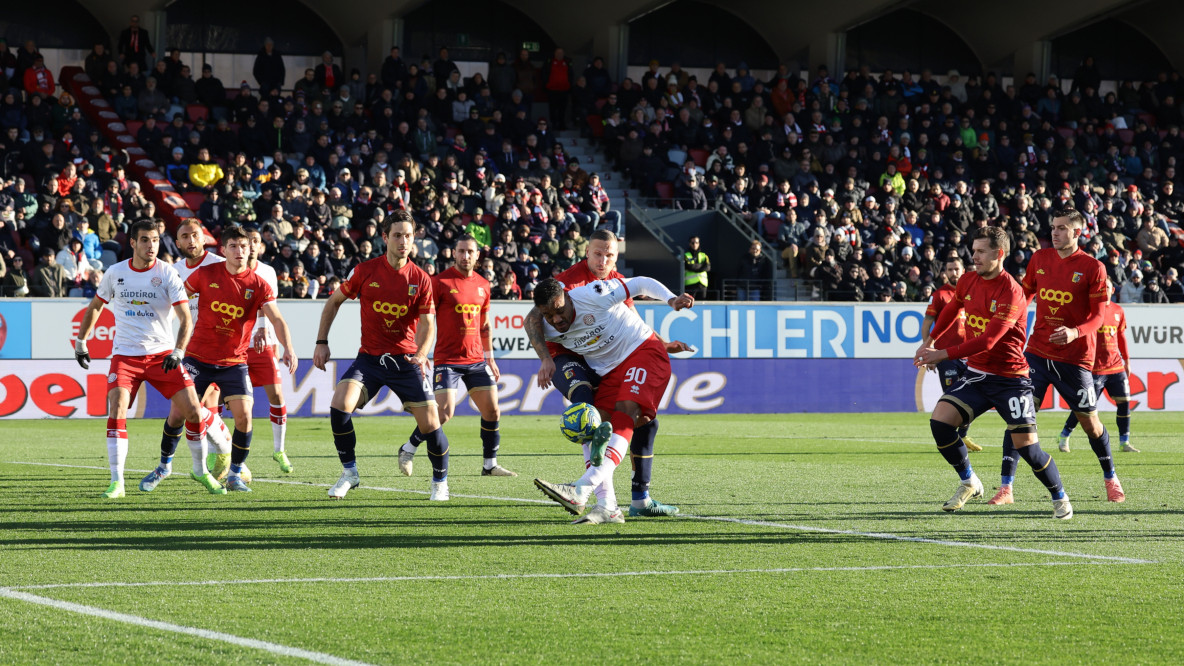 Raphael Odogwu gegen Catanzaro