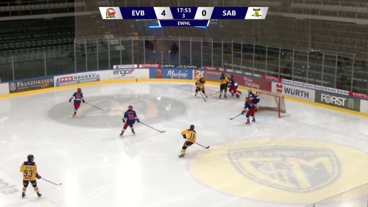 Un frame della diretta streaming della partita di hockey femminile fra Eagles Bolzano e Sabres St. Pölten