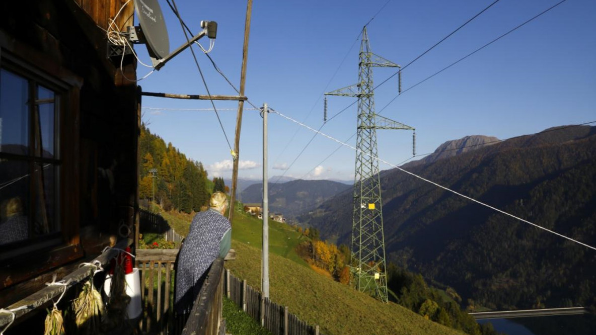 Ulten, Stromleitungen