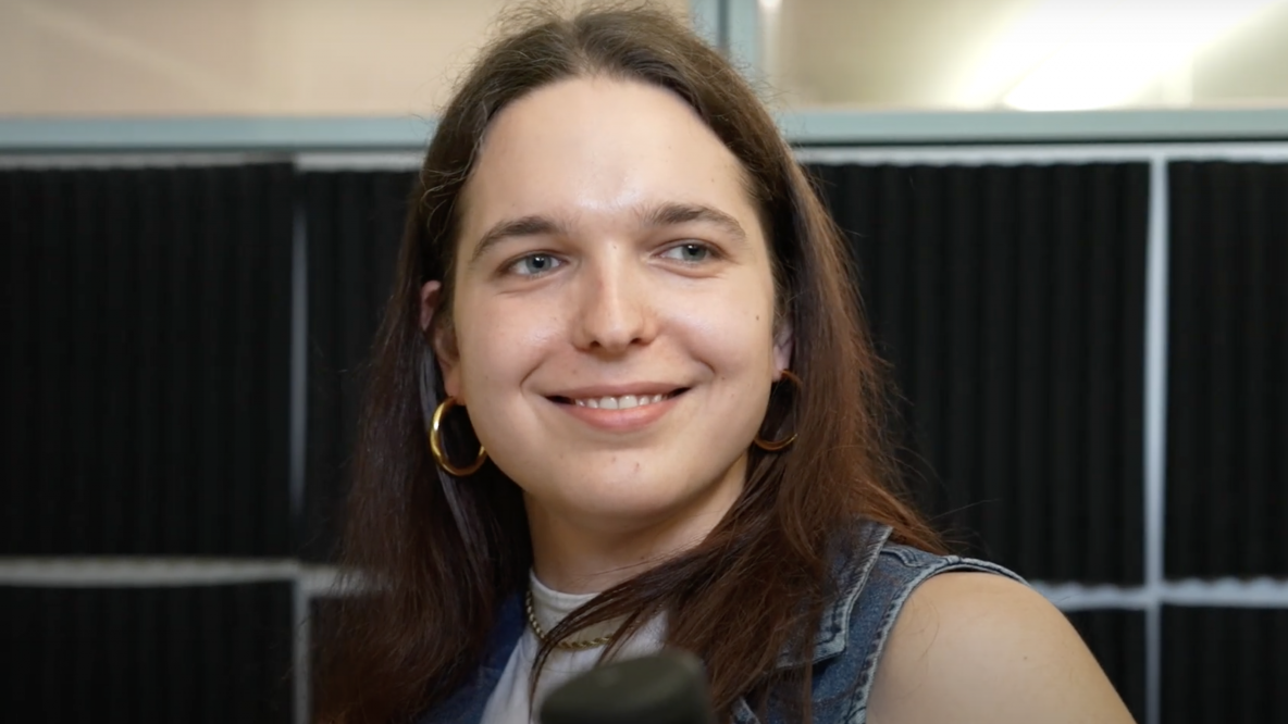 Lara Peer
