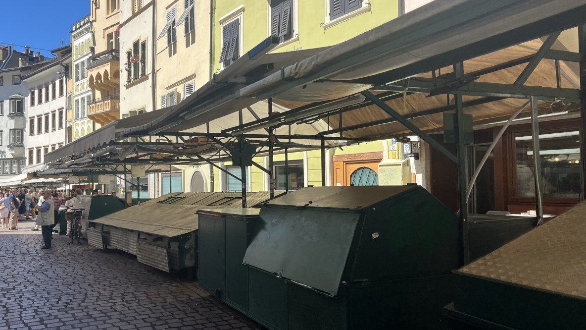 Geschlossene Stände am Obstmarkt