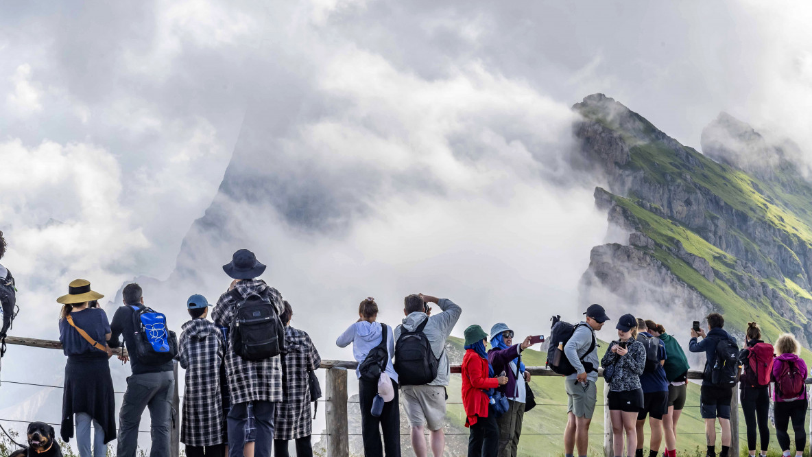 Seceda Menschenmasse  auf Berg 