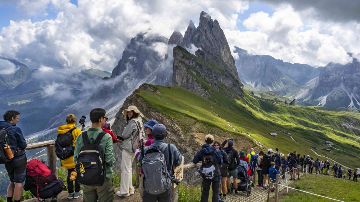 Seceda Menschenmasse  auf Berg 