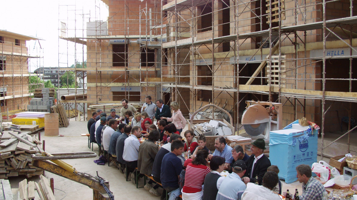 Festa per la realizzazione del tetto della cooperativa Schlern a Castelrotto