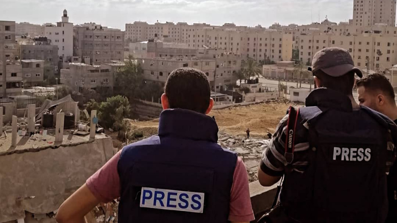 palestinian_journalists_filming_the_israeli_bombing_of_civilian_neighborhoods