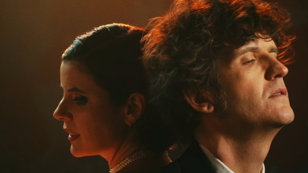 Anna Carol "invece di stare con te" (Screenshot)
