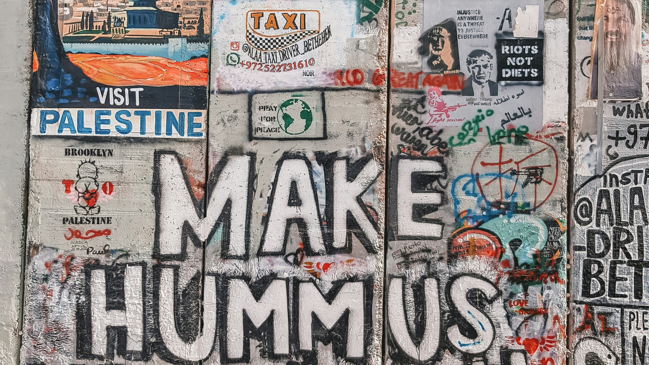 Murales raffigurante: Make hummus, not walls