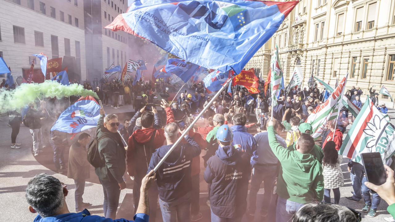 Manifestazione DEMO Valbruna Magnago Platz Piazza