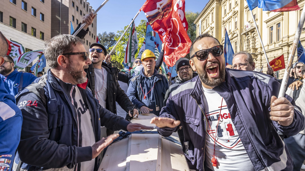Manifestazione Demo Valbruna Piazza Magnago