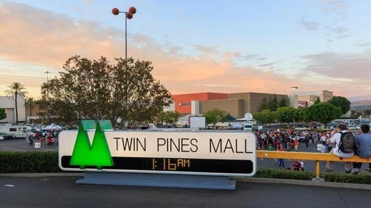Twin Pines Mall