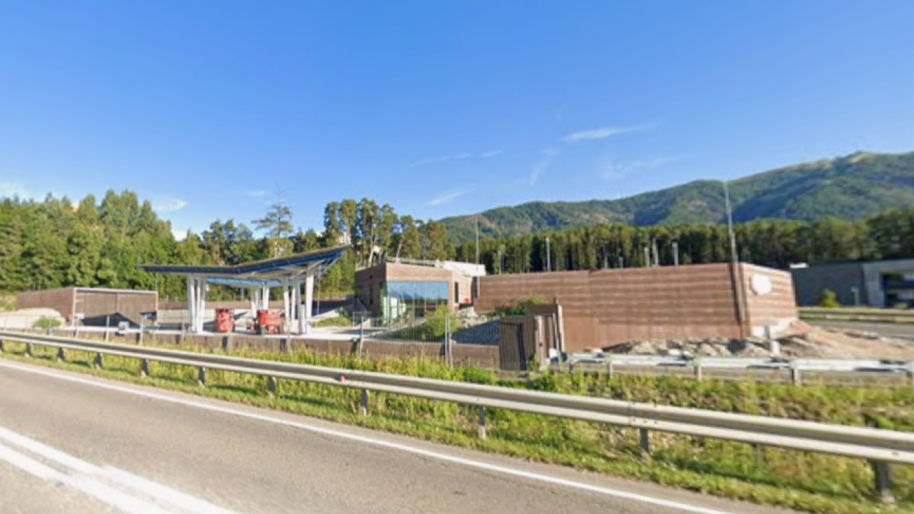 La stazione H2 di Brunico/Perca realizzata da Alperia sul cui futuro si addensano non poche incertezze.