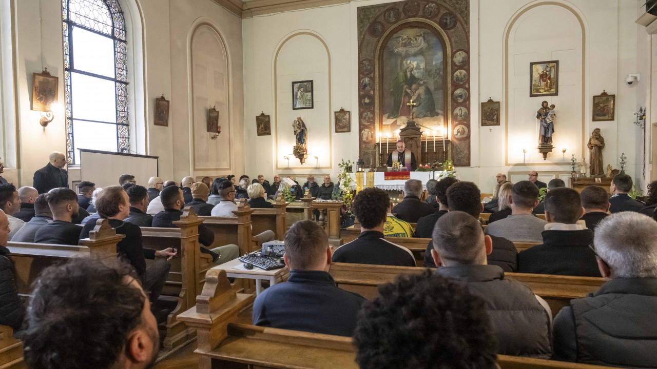 Weihnachtsmesse Gefängnis Bozen Bischof Ivo Muser