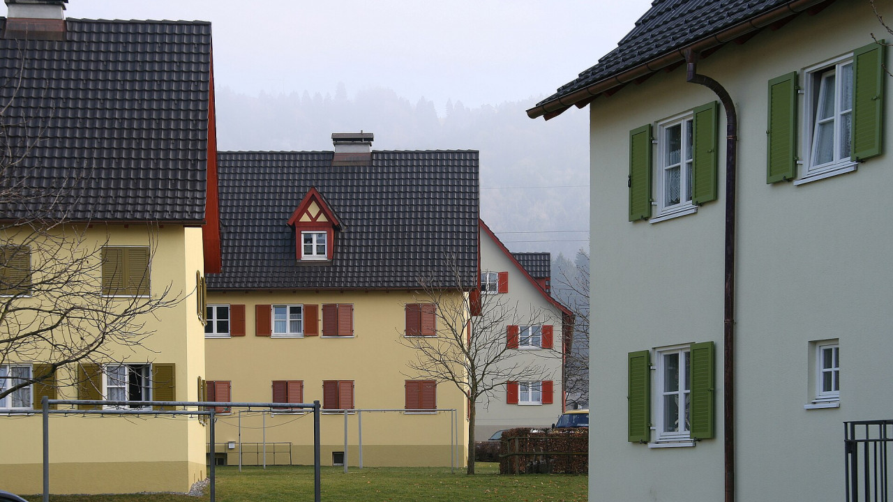 Sanierte Südtiroler-Siedlung in Lochau