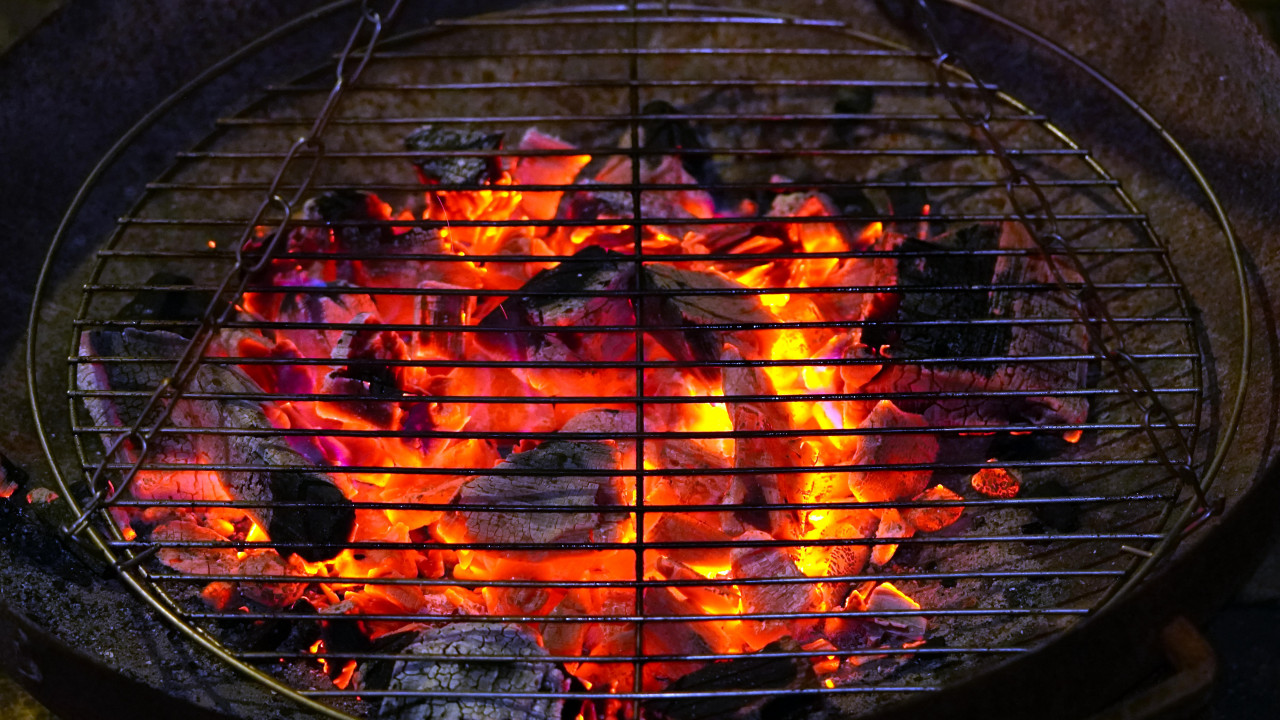 Holzkohlegrill