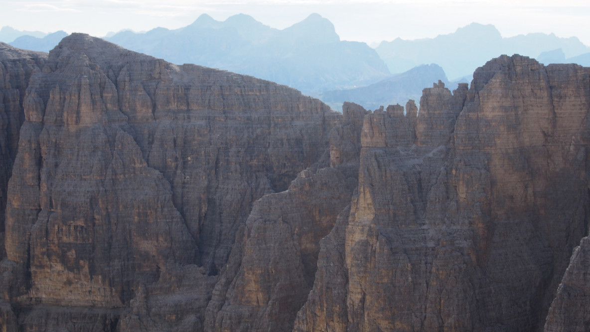 01_felslandschaft_in_der_sellagruppe.jpg