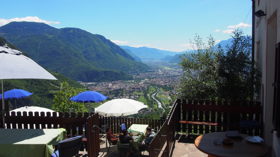 05_blick_von_der_terrasse_des_restaurants.jpg
