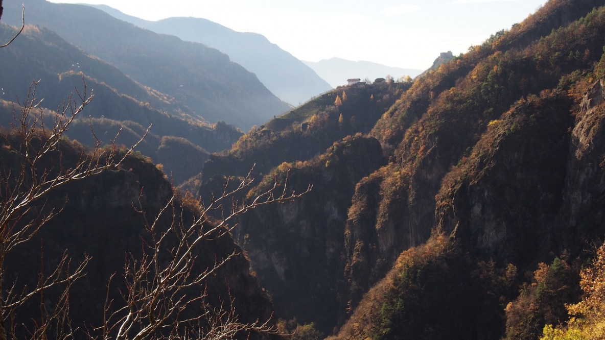 Blick nach Süden zu Rafenstein und dem Bozner Talkessel