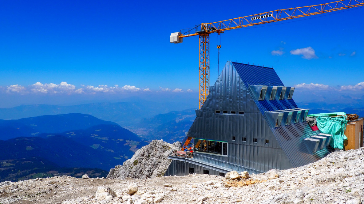 Die neue Santnerpass Hütte