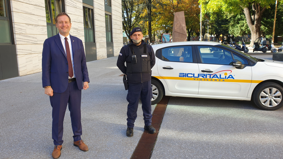 piazza Magnago, Kompatscher, Bessone, guardia giurata De Blasio