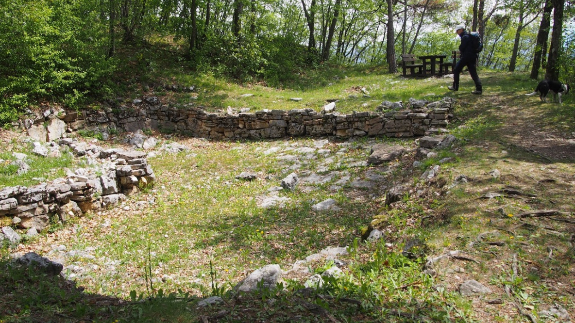 10_Archäologische Grabungsstätte
