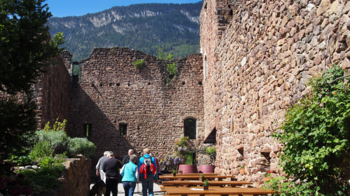 Die Burgschänke im Schlosshof von Boymont