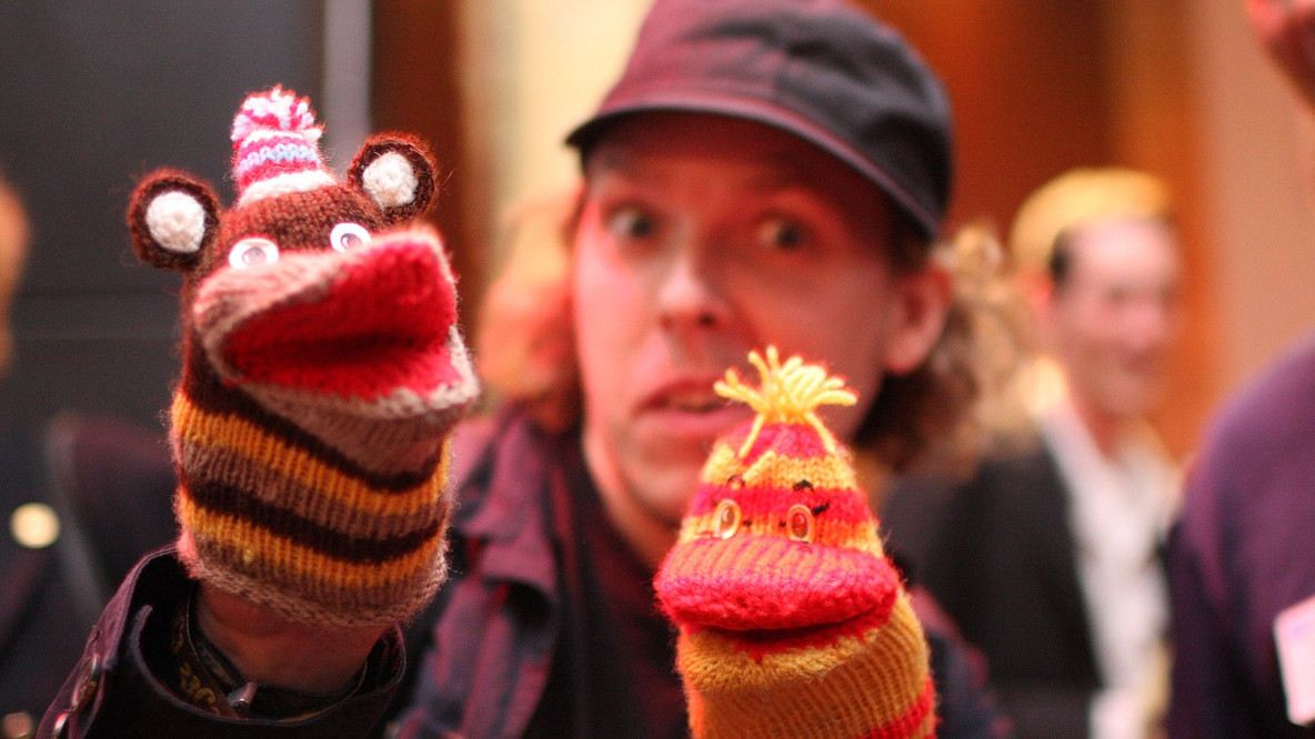 sock puppets "Kiki and Bubu" (Brian Solis - flickr.com/photos/briansolis/2673707010, CC BY 2.0)