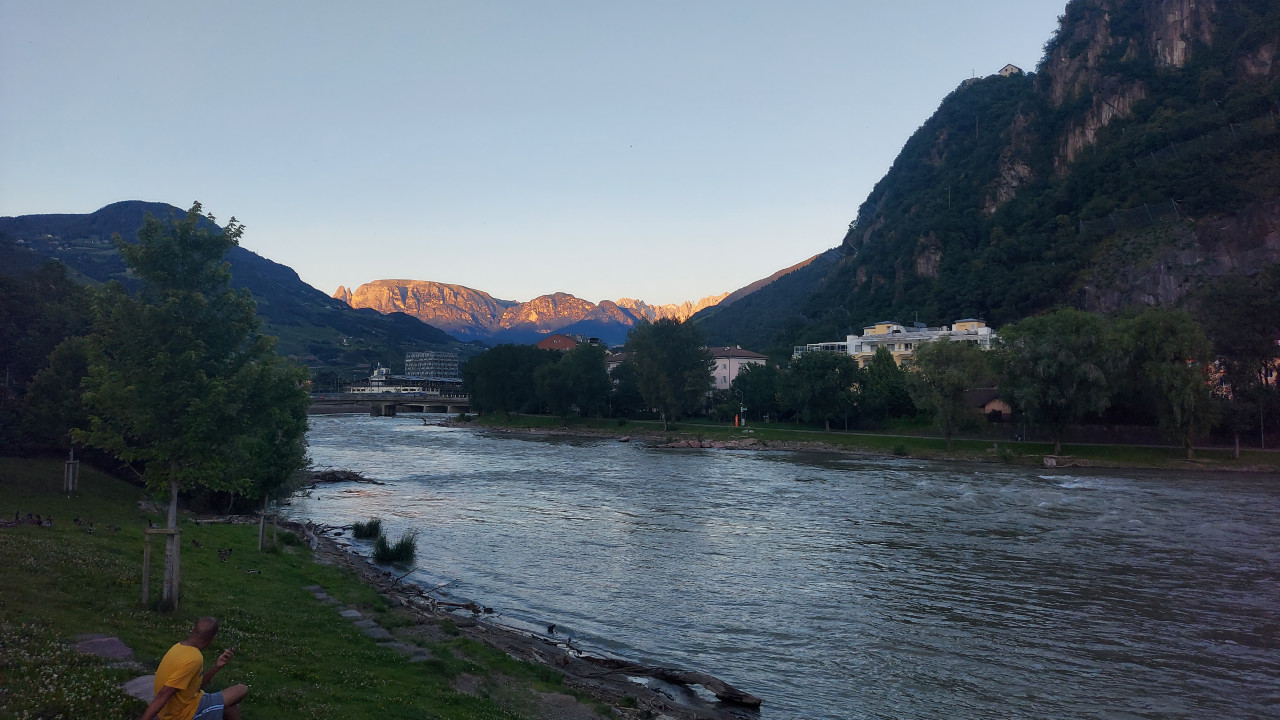Semiotics of the Riverside