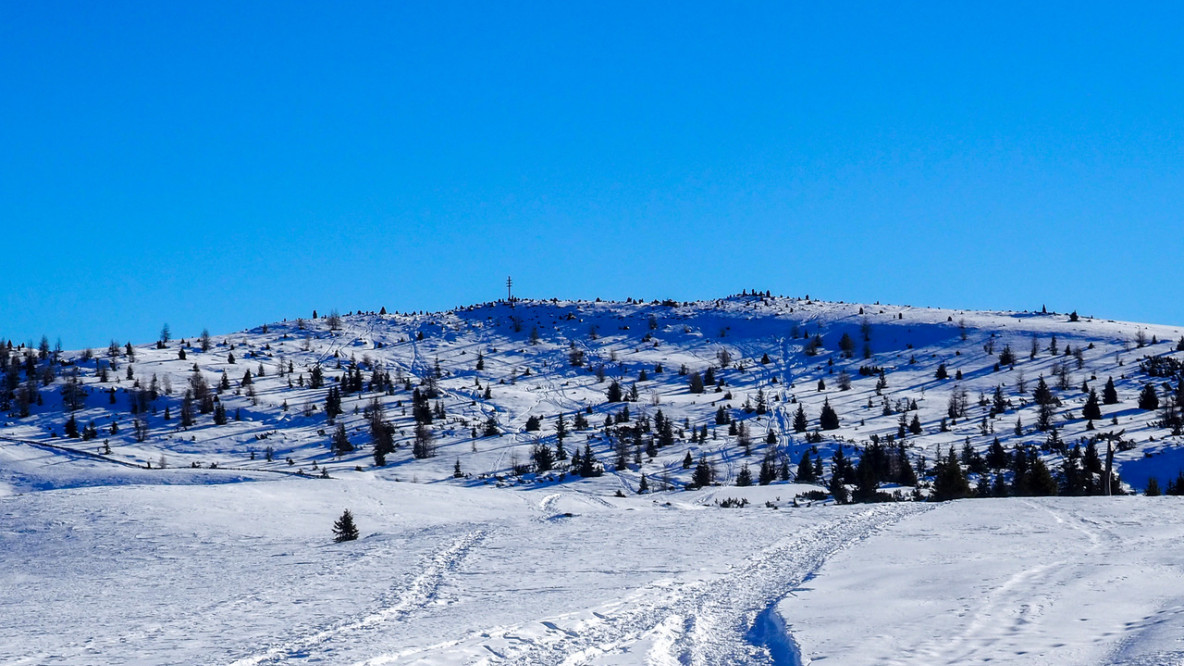 Im Süden liegt die Kuppe mit den Stoanernen Mandln