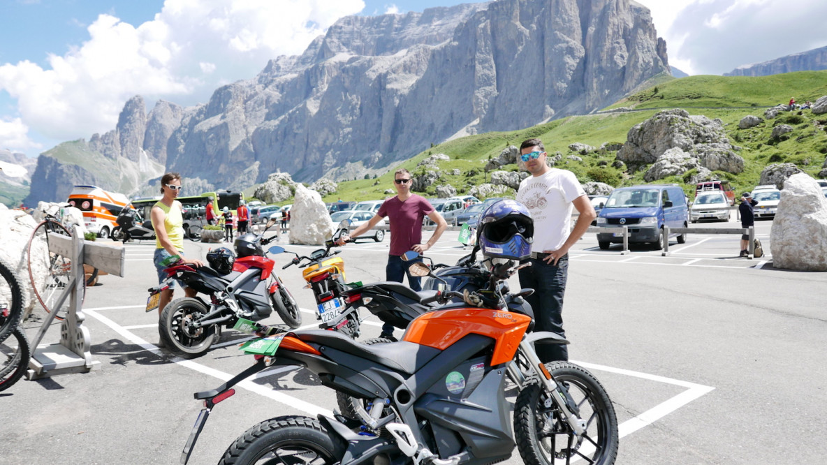 E-Motorräder am Sellajoch